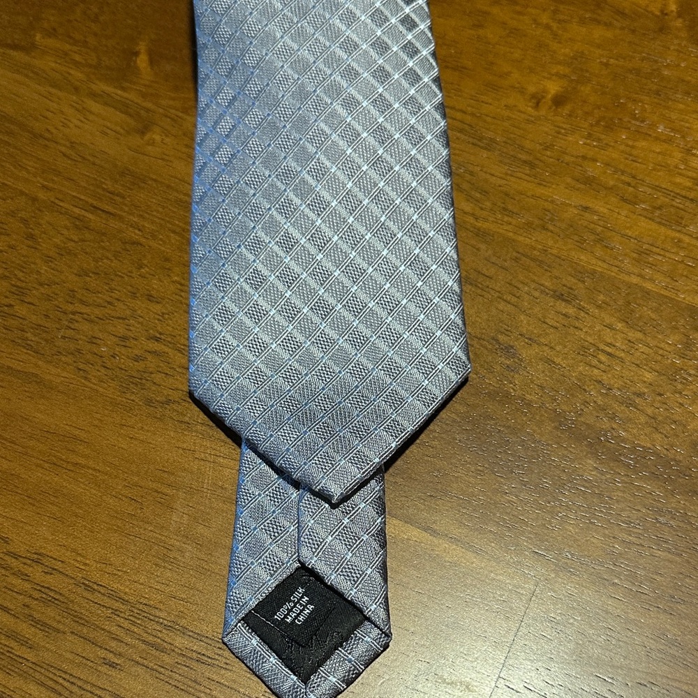 100%SILK Jos A Bank Traveller stain resistant Grey with blue